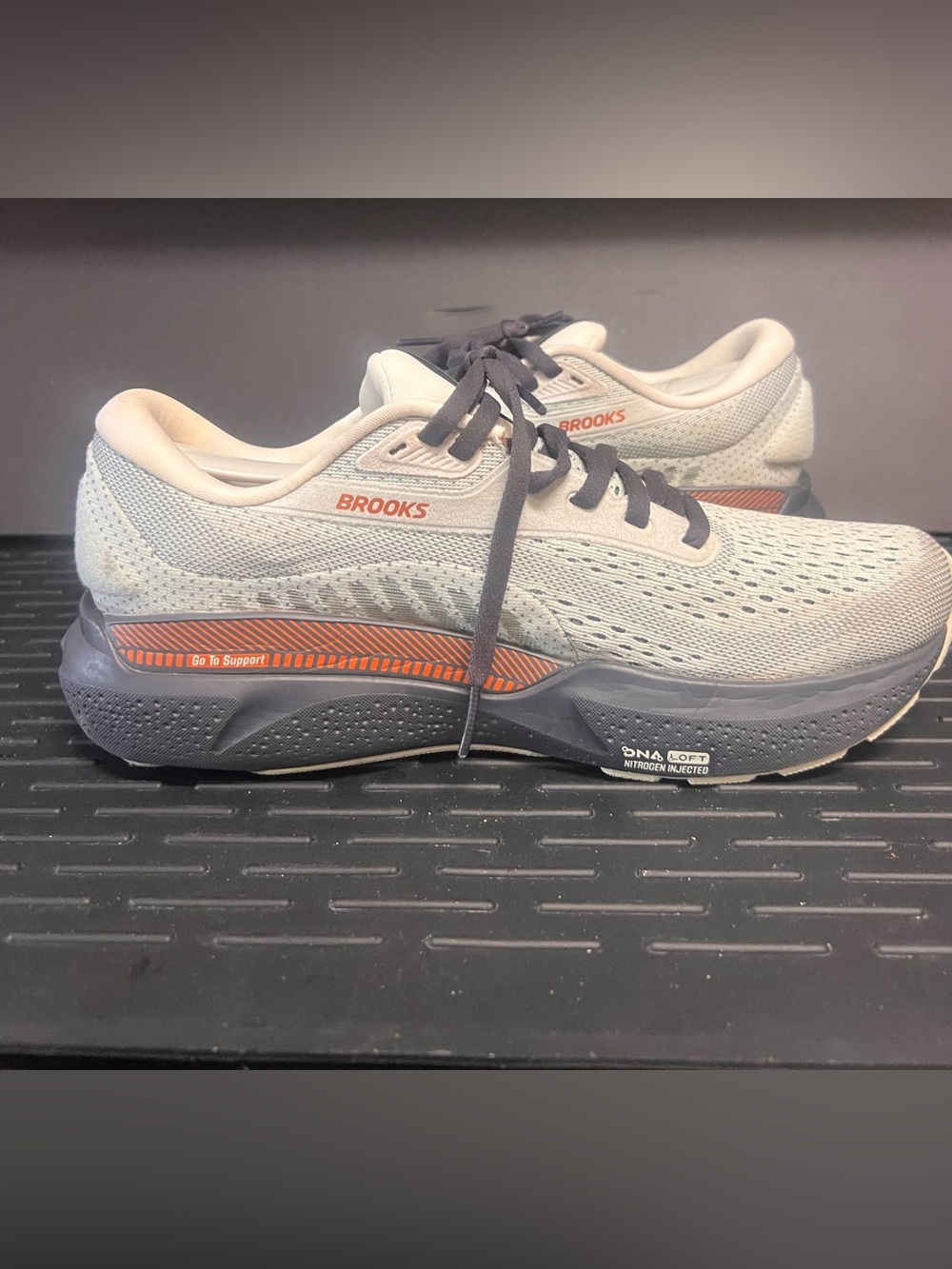 Brooks Women's Adrenaline GTS 24 GREAT CONDITION! - Picture 4 of 8